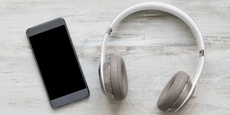 How to Use Phone Mic With Headphones